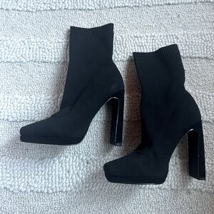 Knitted high booties sz 5.5